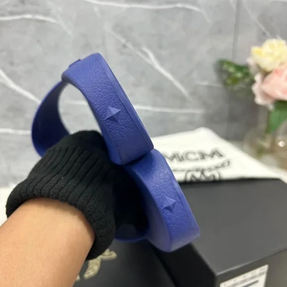 A 252 - 💯 % authentic MCM sandals shoe - Picture 4 of 5